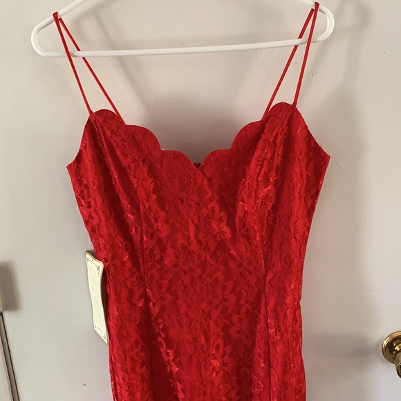 Vintage L. A. Glo red lace column long dress with scallop bodice and high slit - Picture 2 of 8